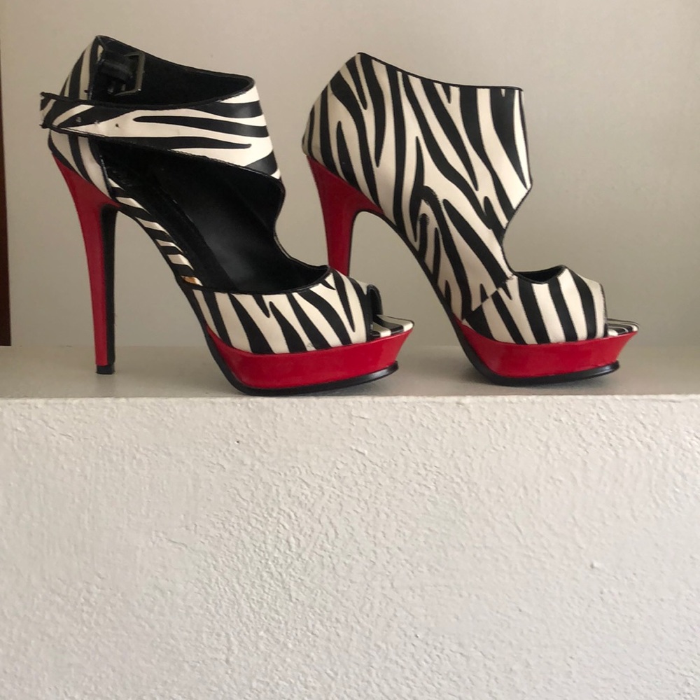 High heels shoes